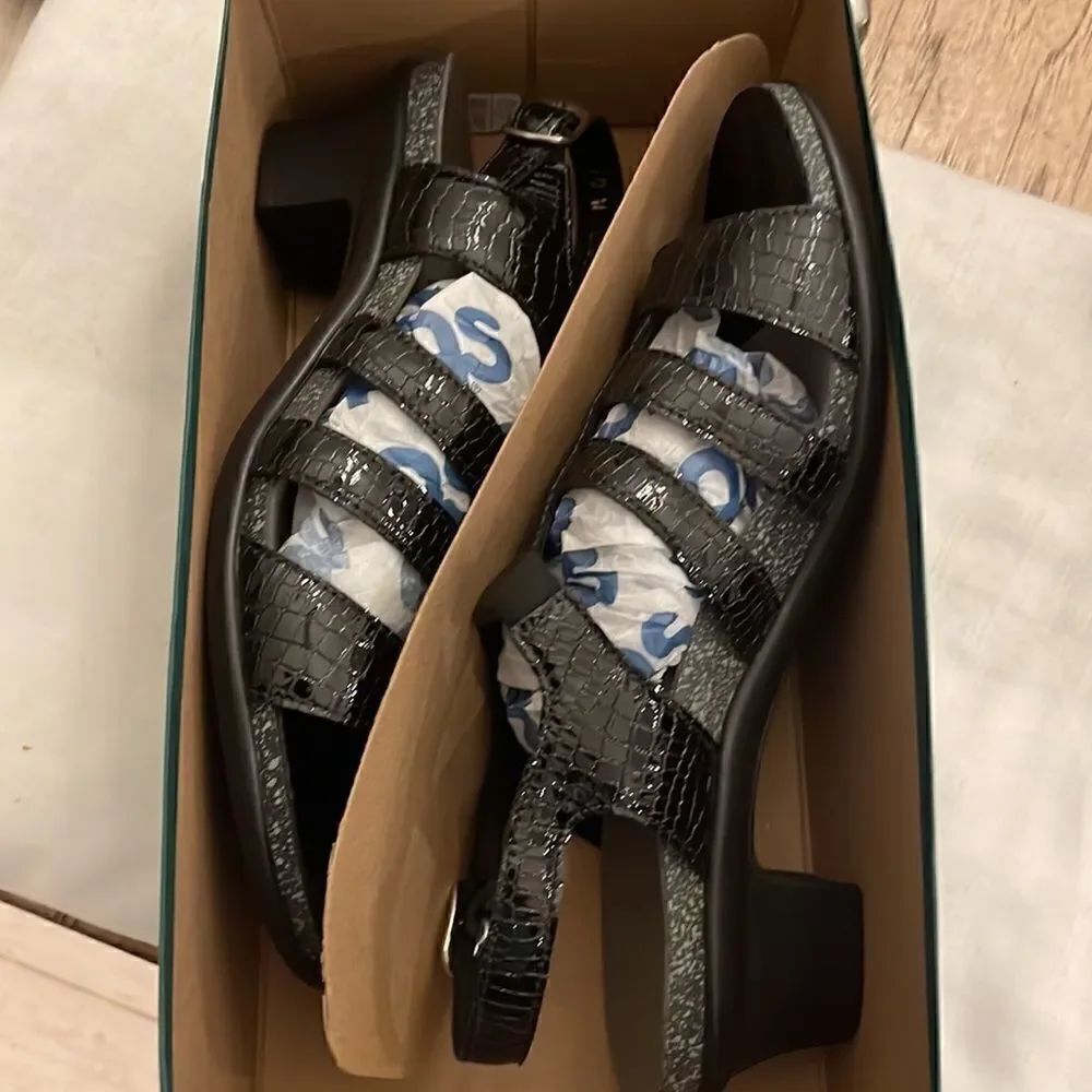 SAS ALLEGRO BLACK CROC SANDALS.  NEW - Picture 9 of 10